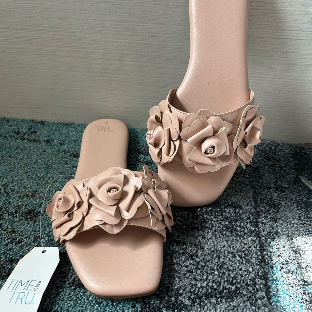 Time and Tru Tan Floral Sandals Elegant Slide Design